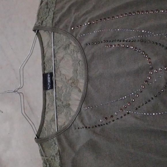 Women's top - Picture 4 of 5